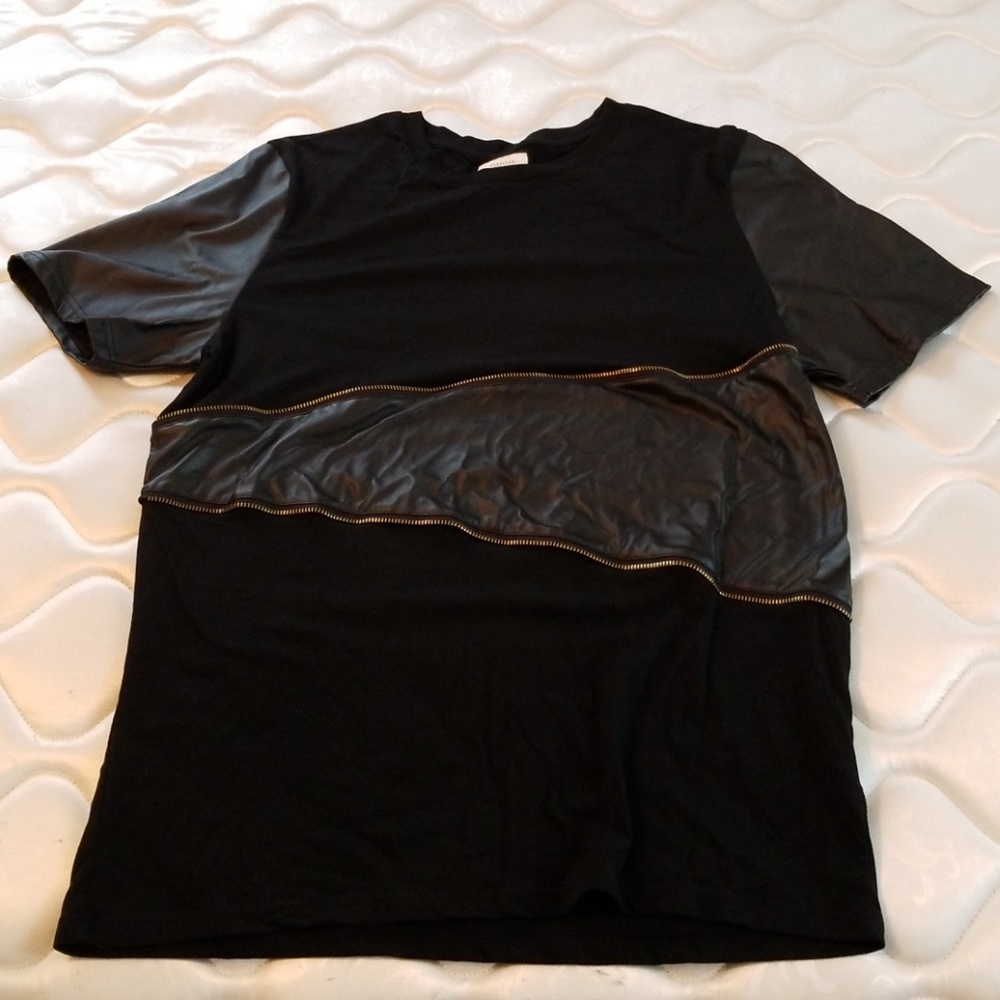 Black cotton t-shirt with leather sleeves